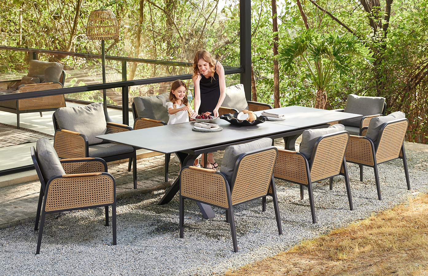 With the extendable tabletop feature, Carson Dining Table can cater to 6-10 people for dining occasions.